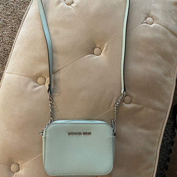 Michael Kors Crossbody Wallet on Chain Purse - Petite Friendly! MK so cute! - Picture 8 of 8